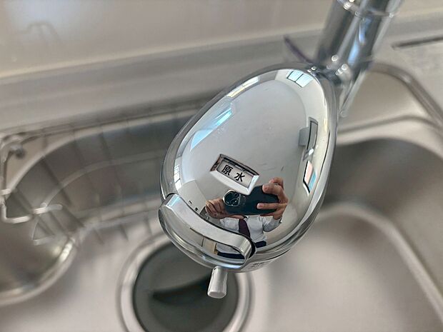 【浄水器内蔵型水栓】しっかりと塩素を除去。毎日おいしいお水を楽しめます。
塩素によるお野菜のビタミン破壊も抑止出来ます。
