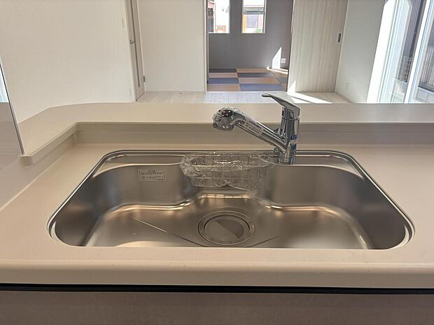 【浄水器内蔵型水栓】しっかりと塩素を除去。毎日おいしいお水を楽しめます。
塩素によるお野菜のビタミン破壊も抑止出来ます。