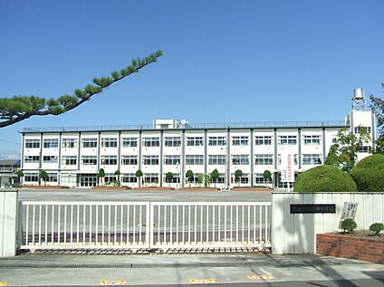 あま市立篠田小学校 260m