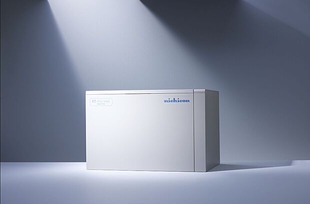 【蓄電池】太陽光発電システムで創った電力を貯めて、停電時や災害時に最低限の生活を確保することができます。
※写真はイメージです