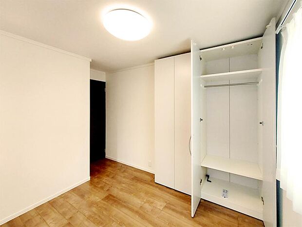 D棟洋室（2023年5月撮影）2階の洋室には可動収納を配置　用途に合わせてお部屋をレイアウト