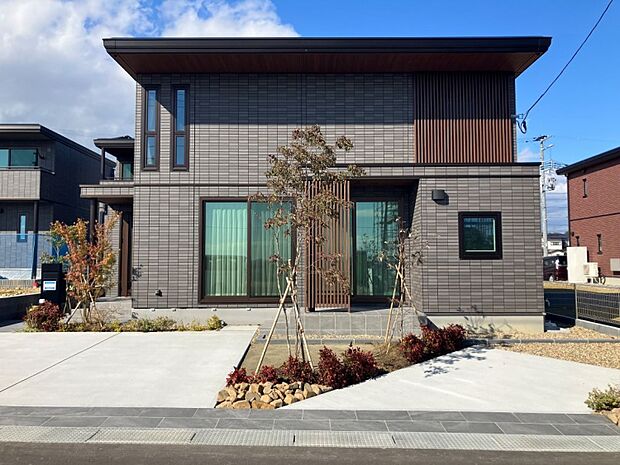 B棟外観（2025年10月撮影）