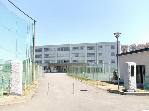 新城中学校