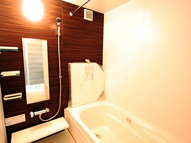 【浴室】浴室/落ち着いた色のバスルームは日々の疲れを癒してくれます。(2024年11月撮影)