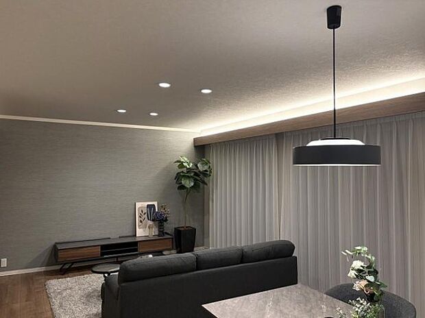 【A棟リビング】A棟リビング（ダイニング側より撮影）（2025年9月撮影）