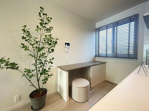 【A棟フリースペース】勉強、家事、在宅ワーク等、生活スタイルに合わせたプラスαのゆとりスペース(2026年2月撮影)