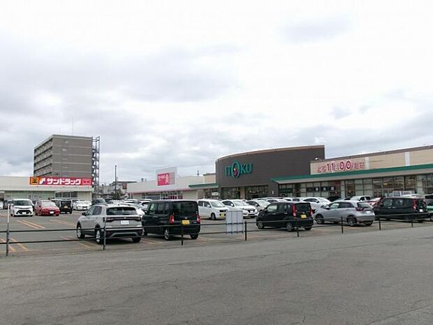 新国道モール(いとく・ダイソー・サンドラッグ)