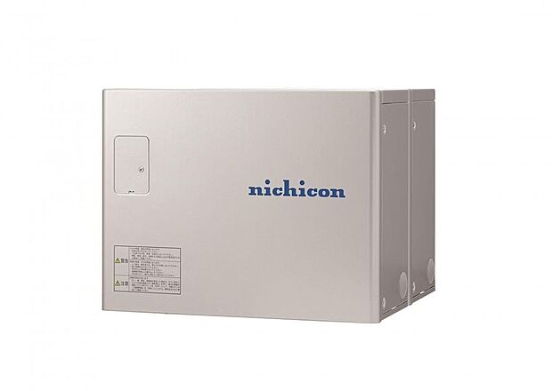 【発電・温水設備】停電でも照明やテレビの使用、携帯の充電も。※停電時には蓄電池の残量が無いと復旧しません。停電時に自動ですべてのコンセント・照明・設備に電気が供給されます。同時に使用できる電力には限りがあります。