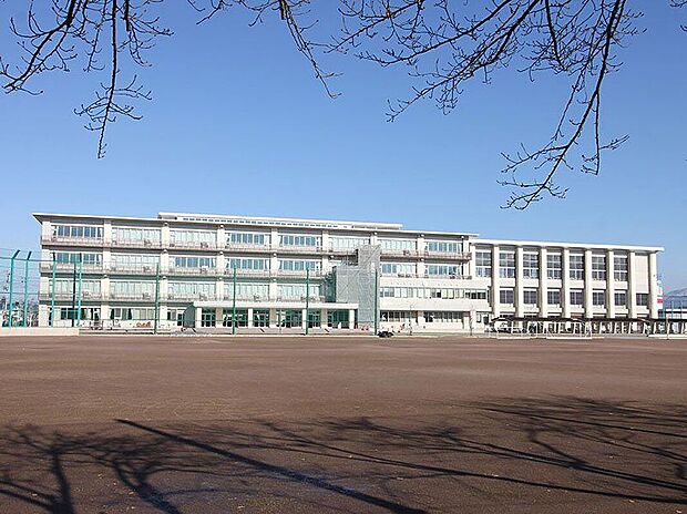 第四中学校(約1,680m)