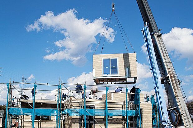 【構造】【ユニット工法】一日で雨仕舞まで完了。※建築規模や天候、その他の条件により一日で完了しない場合があります。