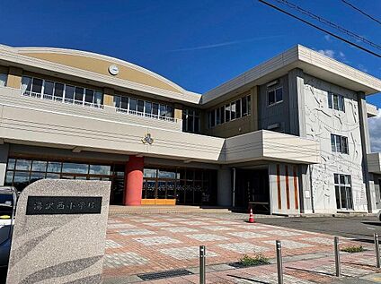 湯沢西小学校 780m
