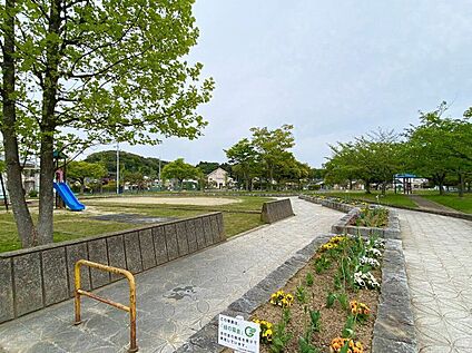 岡小名公園 490m