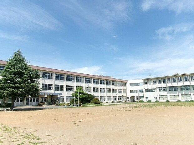 三条中学校(約1,120m)