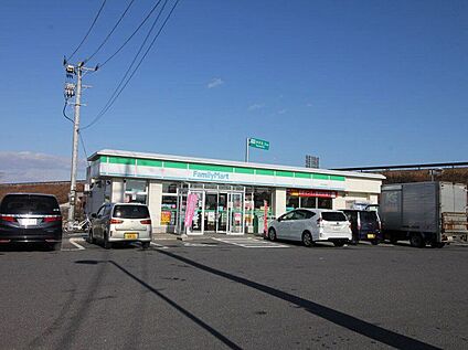 ファミリーマート米沢中田店 600m