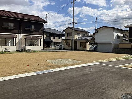 前面道路含む外観