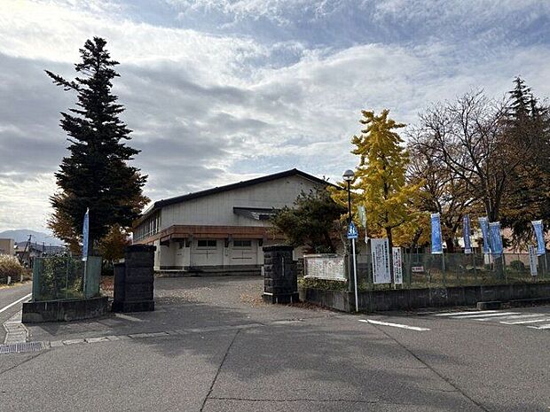 会津若松市立第四中学校(約1,820m)