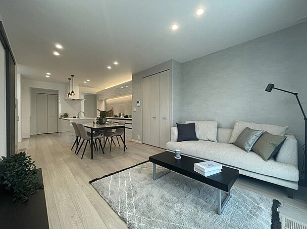 落ち着いたリビングは、1日の疲れを癒します。