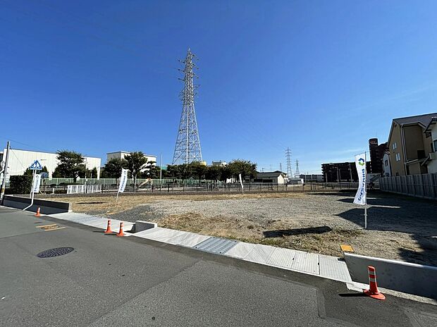 「十日市」バス停徒歩3~4分でアクセス良好。外周フェンス・ブロック工事込みで資金計画もスムーズに進められる分譲地です。