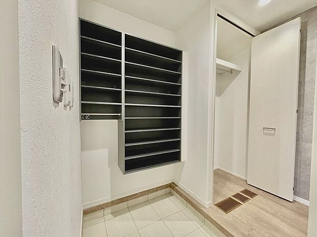 【１号地S.I.C】玄関から靴やベビーカー・コートなど隠して収納できます。（写真撮影日2026年1月）