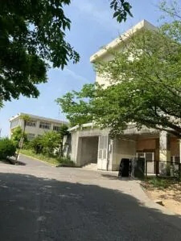 岡山市立旭東中学校(約1,220m)