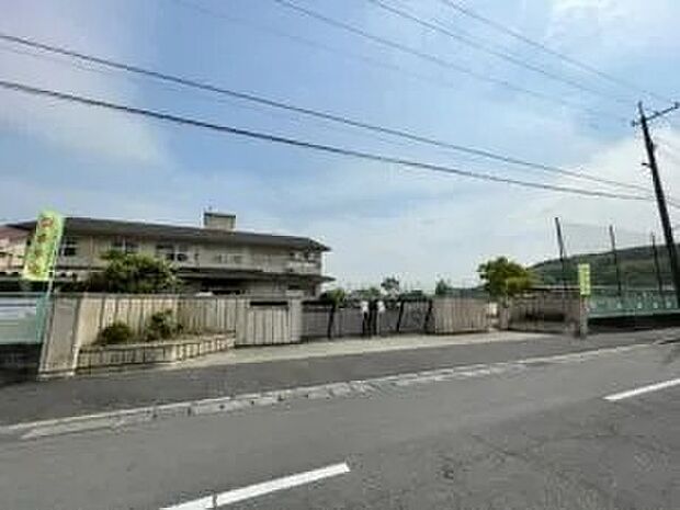 岡山市立富山中学校(約1,070m)