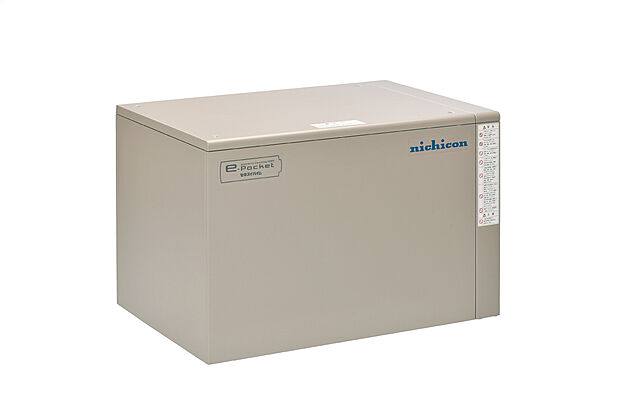 【蓄電池（写真はニチコン12ｋWh）】停電時でも生活に最低限 必要な電力を確保。※停電時には蓄電池の残量が無いと復旧しません。停電時に自動ですべてのコンセント・照明・設備に電気が供給されます。同時に使用できる電力には限りがあります。※蓄電池容量はカタログ値であり、実際に使える容量とは異なります。