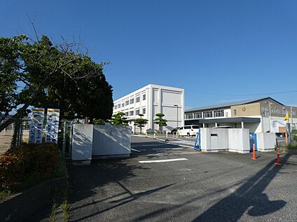 新川小学校 約約1070ｍ～1080ｍ(徒歩14分)