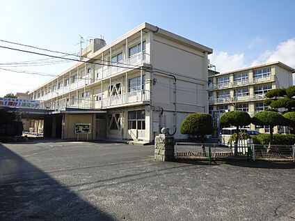 浅江小学校 約1360ｍ～1380ｍ(徒歩17分～18分)