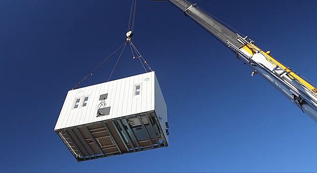 【工場生産】一日で雨仕舞まで完了。※建築規模や天候、その他の条件により一日で完了しない場合があります。