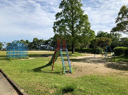 虹ヶ丘公園 約610ｍ(徒歩8分)