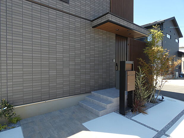 【外観】宅配ボックス完備!(2026年4月撮影)