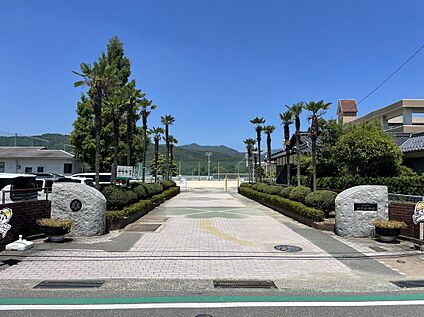 大歳小学校 約1400ｍ～1430ｍ(徒歩約18分)