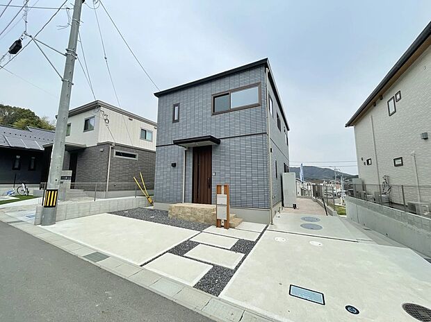 【現地外観写真】☆５号地
落ち着いた色調と上質なデザインが魅力の外観。
見るたびに誇らしさを感じる住まいです♪