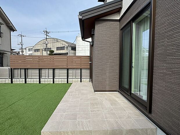 【SHC草戸10号地 外観】【お庭】目隠しフェンスで北側道路からの視線を遮断してます。