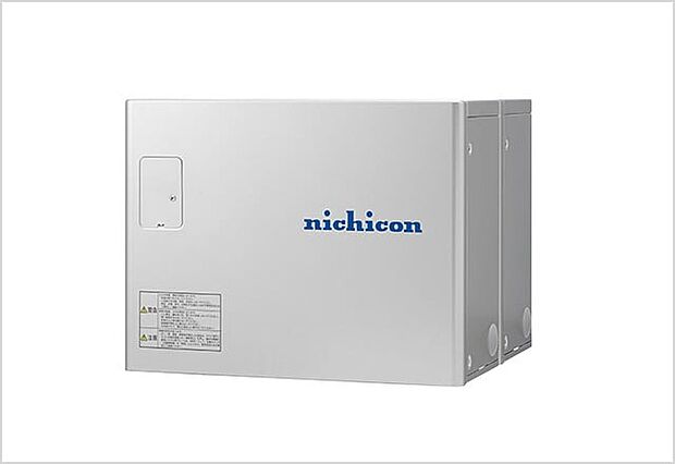 【蓄電池(9.9kWh)】(1)停電時でも生活に最低限 必要な電力を確保。
(2)太陽光発電の余った電気を貯めて夜に使うエコな生活※停電時には蓄電池の残量が無いと復旧しません。同時に使用できる電力には限りがあります。
※(1)事前に計画したコンセントでのみ電力使用が可能です。