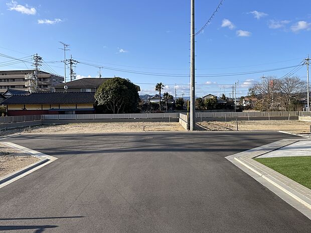 【UHP片山分譲地内道路】2026年1月30日撮影。分譲地内道路回転帯。奥6号地・7号地は2026年2月13日～売り止め。