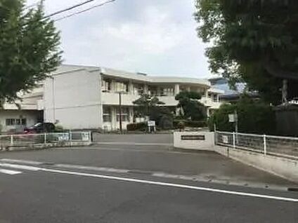 新居浜小学校 850m～900m(徒歩11分～12分)