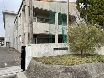 鴨川中学校 240～270ｍ(徒歩3～4分)