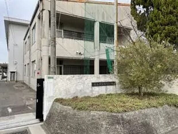 鴨川中学校（約240m）