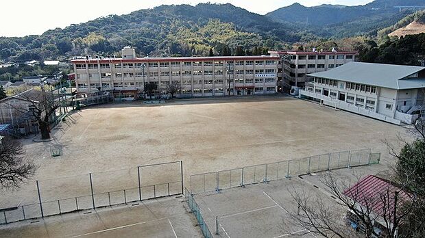 福平中学校（約1,300m）