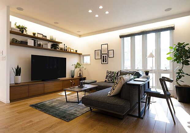 【【参考インテリア】】家族の集うリビングは、写真や小物でおしゃれな空間に。
※お客様のご希望に合わせてインテリアコーディネーターがご提案します