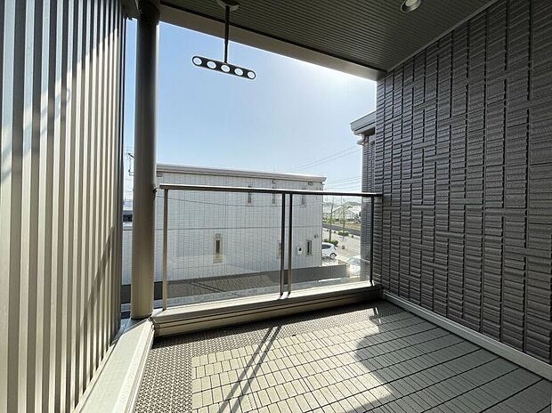 【【価格改定】No.3／バルコニー】鉄骨系ユニット工法（25年4月撮影）
設備：太陽光発電5.56kW、蓄電池4.9kWh