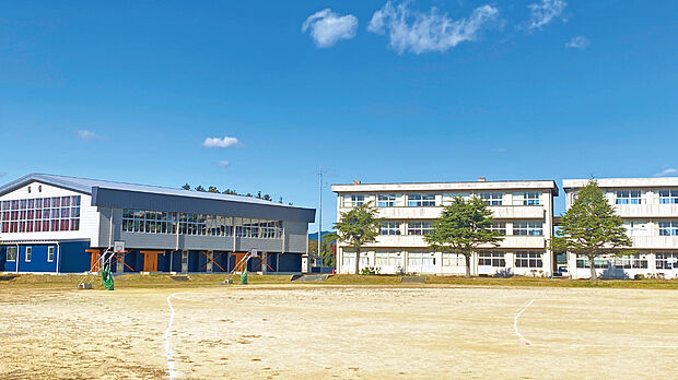 中郷第一小学校（約300m）