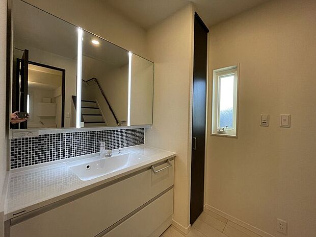 【No.51／洗面】脱衣所と別に設けることにより、導線・プライバシーを確保。（26年1月撮影）