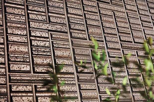 【ジオマイト外壁】石素材をモチーフとした重厚感のある外壁。