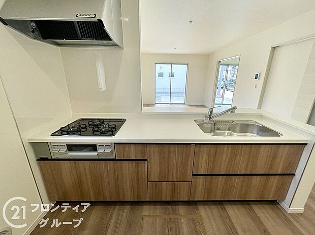 お手入れが楽に行える換気扇やステンレスワークトップは毎日お料理する奥様の味方！