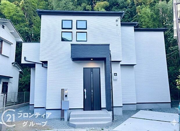 キレイが長持ちする高性能外観、雨で汚れを浮かして洗い流してくれます！