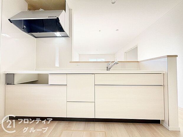 お手入れが楽に行える換気扇やステンレスワークトップは毎日お料理する奥様の味方!