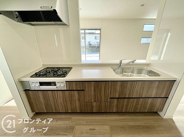 お手入れが楽に行える換気扇やステンレスワークトップは毎日お料理する奥様の味方！