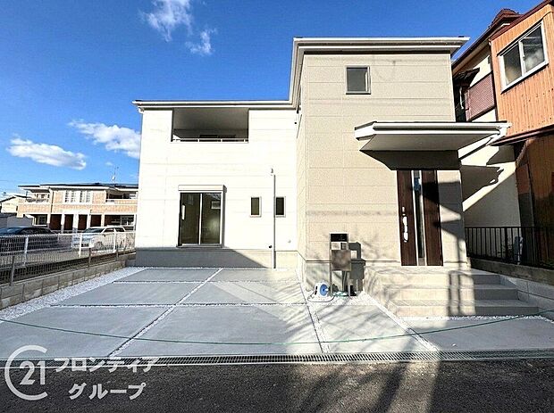 外壁にサイディング材を使用したおしゃれな外観。色柄バリエーションが豊富なため、住まいの表情を豊かに表現してくれます。また、雨で汚れを落としてくれるので、綺麗な外観が長続きします!